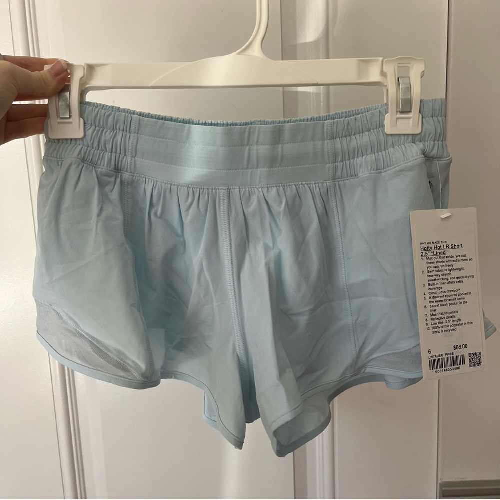 Lululemonn low rise 2.5” hotty hot shorty hot shorts brand new with tags